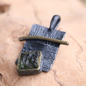 OASIS SILVER PENDANT WITH MOLDAVITE, GOLD PLATED - MOLDAVITES, CZECH{% if kategorie.adresa_nazvy[0] != zbozi.kategorie.nazev %} - SILVER JEWELLERY{% endif %}