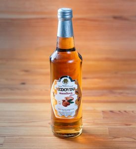 Dessert mead with almond flavour