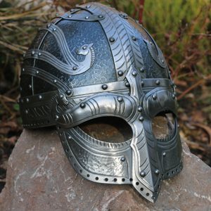 SLEIPNIR, UN LUXUEUX CASQUE VIKING - CASQUES VIKINGS ET À NASALE{% if kategorie.adresa_nazvy[0] != zbozi.kategorie.nazev %} - ARMURES ET BOUCLIERS{% endif %}