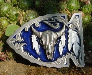 THE BUFFALO SKULL, BELT BUCKLE - CEINTURES À BOUCLES INTERCHANGEABLES{% if kategorie.adresa_nazvy[0] != zbozi.kategorie.nazev %} - CUIR : PRODUITS ET OUTILS{% endif %}