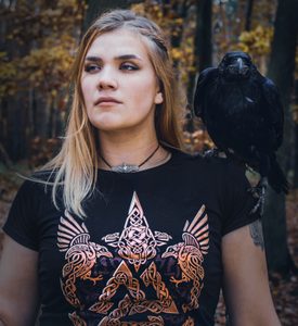 VALKNUT - VIKINSKÉ DÁMSKÉ TRIČKO BAREVNÉ - T-SHIRTS FEMME{% if kategorie.adresa_nazvy[0] != zbozi.kategorie.nazev %} - NAAV{% endif %}