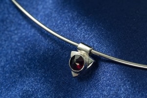 RICA, GARNET, CZECH JEWEL, NECKLACE - GARNET JEWELRY - CZECH MADE{% if kategorie.adresa_nazvy[0] != zbozi.kategorie.nazev %} - SILVER JEWELLERY{% endif %}