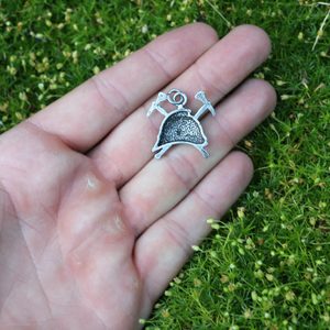 Ancien casque de pompier, pendentif, zinc