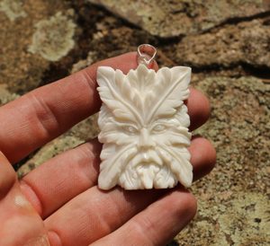 GREENMAN, CARVED BONE PENDANT - CELTIC PENDANTS{% if kategorie.adresa_nazvy[0] != zbozi.kategorie.nazev %} - JEWELLERY - BRONZE, ZINC{% endif %}