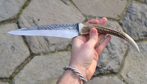 FIANNA, HAND FORGED KNIFE, DEER ANTLER - KNIVES{% if kategorie.adresa_nazvy[0] != zbozi.kategorie.nazev %} - WEAPONS - SWORDS, AXES, KNIVES{% endif %}