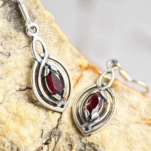 MAIA earrings, silver and garnet