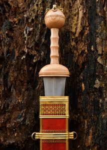 Dubravica Gladius avec fourreau en cuir