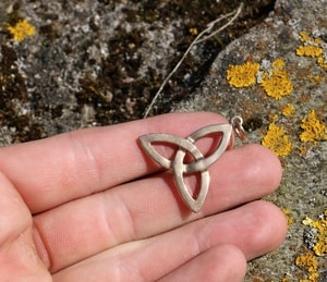 TRIQUETRA, CELTIC PENDANT, BRONZE - PENDANTS, NECKLACES{% if kategorie.adresa_nazvy[0] != zbozi.kategorie.nazev %} - JEWELLERY - BRONZE, ZINC{% endif %}