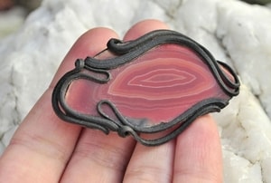 AGATE BROOCH - PIERRES ET FANTASY{% if kategorie.adresa_nazvy[0] != zbozi.kategorie.nazev %} - BIJOUTERIE{% endif %}