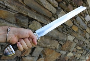 SIGRUNN, DÉCORÉ SEAX - SCRAMASAXE{% if kategorie.adresa_nazvy[0] != zbozi.kategorie.nazev %} - ARMURERIE: LES ARMES{% endif %}