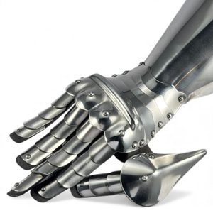 Gantelets médiévaux en plaques