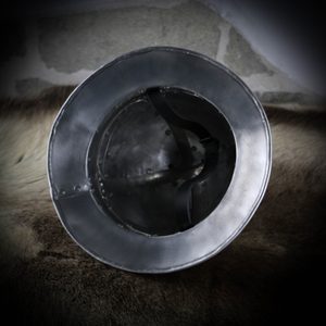 TEMPLAR KNIGHT KETTLE HAT DURALUMIN - COSTUME RENTAL - WAFFEN UND RÜSTUNGEN VERLEIH{% if kategorie.adresa_nazvy[0] != zbozi.kategorie.nazev %} - FILM UND REQUISITEN{% endif %}