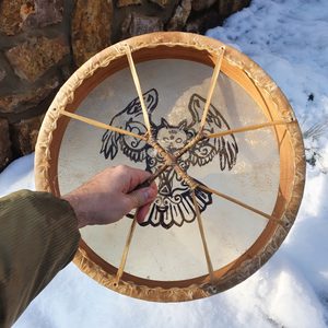 CELTIC OWL SHAMANIC FRAME DRUM 40 CM - DRUMS, FLUTES{% if kategorie.adresa_nazvy[0] != zbozi.kategorie.nazev %} - DRUMS, FLUTES{% endif %}