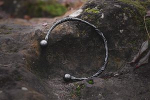 ISARNO, FORGED CELTIC TORQUES - FORGED JEWELRY, TORCS, BRACELETS{% if kategorie.adresa_nazvy[0] != zbozi.kategorie.nazev %} - JEWELLERY - BRONZE, ZINC{% endif %}