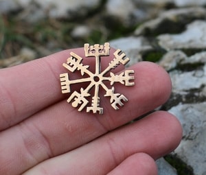 VEGVISIR, rune, pendant for protection, bronze