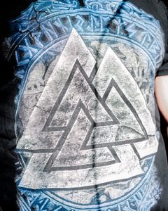 VALKNUT MEN'S T-SHIRT, COLORED - T-SHIRTS PAÏENS{% if kategorie.adresa_nazvy[0] != zbozi.kategorie.nazev %} - T-SHIRTS, BOOTS - ROCK MUSIC{% endif %}