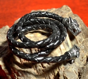 VIKING WOLF BRAIDED LEATHER BOLO, LEATHER AND PEWTER - CORDS, BOXES, CHAINS{% if kategorie.adresa_nazvy[0] != zbozi.kategorie.nazev %} - JEWELLERY - BRONZE, ZINC{% endif %}