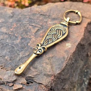 VIKING EAR SPOON BY BJÖRKÖ - COSTUME BROOCHES, FIBULAE{% if kategorie.adresa_nazvy[0] != zbozi.kategorie.nazev %} - JEWELLERY - BRONZE, ZINC{% endif %}