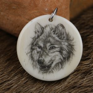 WOLF, ENGRAVED ANTLER PENDANT - VIKING PENDANTS{% if kategorie.adresa_nazvy[0] != zbozi.kategorie.nazev %} - JEWELLERY - BRONZE, ZINC{% endif %}