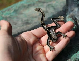 FROG, COSTUME BROOCH - COSTUME JEWELLERY{% if kategorie.adresa_nazvy[0] != zbozi.kategorie.nazev %} - JEWELLERY - BRONZE, ZINC{% endif %}