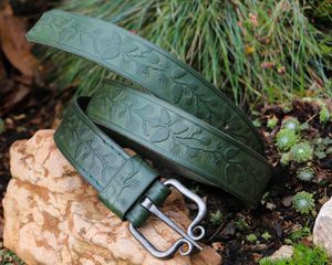 PINE CONES, FORESTRY LEATHER BELT WITH FORGED BUCKLE - BELTS{% if kategorie.adresa_nazvy[0] != zbozi.kategorie.nazev %} - LEATHER PRODUCTS{% endif %}