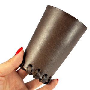 Dés et gobelets forgés