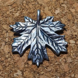 MAPLE LEAF, SILVER PENDANT - MYSTICA SILVER COLLECTION - PENDANTS{% if kategorie.adresa_nazvy[0] != zbozi.kategorie.nazev %} - SILVER JEWELLERY{% endif %}