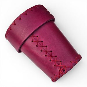 Römischer Würfelbecher aus Leder, SPQR rot