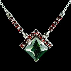 ETAIN, SILVER NECKLACE, MOLDAVITE, GARNET - MOLDAVITES, CZECH{% if kategorie.adresa_nazvy[0] != zbozi.kategorie.nazev %} - SILVER JEWELLERY{% endif %}