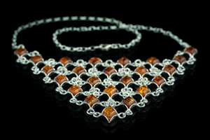 REGINA, COLLIER, AMBRE, ARGENT - AMBRE ET ARGENT{% if kategorie.adresa_nazvy[0] != zbozi.kategorie.nazev %} - BIJOUX EN ARGENT{% endif %}