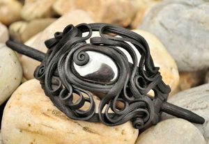 HAIR BROOCH WITH OBSIDIAN - SCHMUCK MIT STEINEN{% if kategorie.adresa_nazvy[0] != zbozi.kategorie.nazev %} - SCHMUCKSTÜCKE{% endif %}