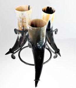 FORGED STAND FOR 3 HORNS - DRINKING HORNS{% if kategorie.adresa_nazvy[0] != zbozi.kategorie.nazev %} - HORN PRODUCTS{% endif %}