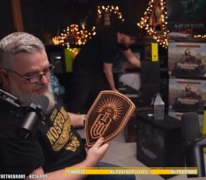 Wooden wall shield, large, Kingdom Come: Deliverance 2