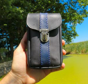 LOGAN, LEATHER POUCH - AUMÔNIÈRES, SACS ET BOURSES{% if kategorie.adresa_nazvy[0] != zbozi.kategorie.nazev %} - CUIR : PRODUITS ET OUTILS{% endif %}