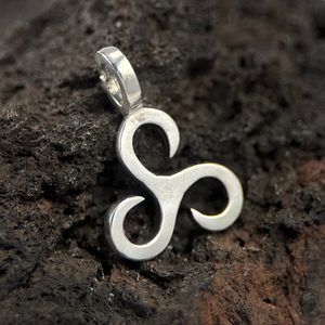 KLEINER TRISKEL, Anhänger, Silber 925
