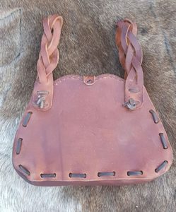 LEATHER BELT BAG WITH METAL PIN, BROWN - TASCHEN{% if kategorie.adresa_nazvy[0] != zbozi.kategorie.nazev %} - LEDERPRODUKTE{% endif %}