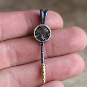 LAURA SILVER PENDANT WITH MOLDAVITE, GOLD PLATED - MOLDAVITE{% if kategorie.adresa_nazvy[0] != zbozi.kategorie.nazev %} - SILBER SCHMUCKSTÜCKE{% endif %}