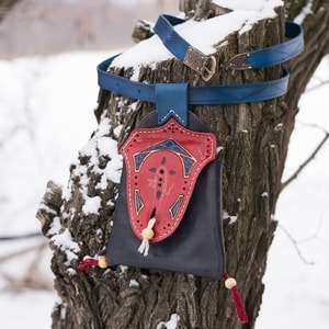 CAROLINUM, MEDIEVAL BAG AND BELT - BAGS, SPORRANS{% if kategorie.adresa_nazvy[0] != zbozi.kategorie.nazev %} - LEATHER PRODUCTS{% endif %}