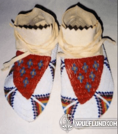 NATIVE AMERICAN MOCCASINS