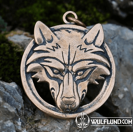 WOLF'S HEAD IN A RING, BRONZE PENDANT