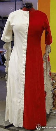 HISTORICAL DRESS WITH LONG SLEEVES