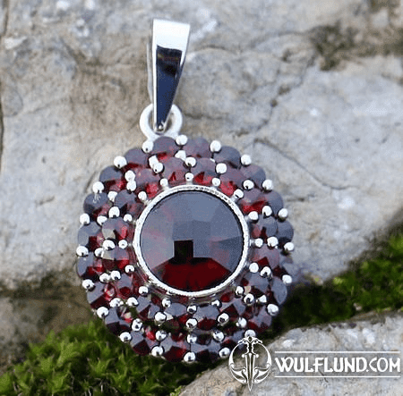 TETA, GARNET, SILVER PENDANT