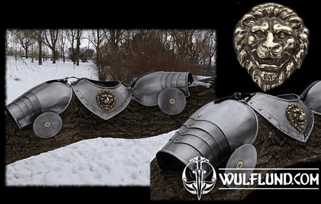 SPAULDERS AND GORGET WITH LION