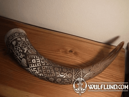 SLAVIC EMBROIDERY II, ENGRAVED DRINKING HORN, 0.9 L