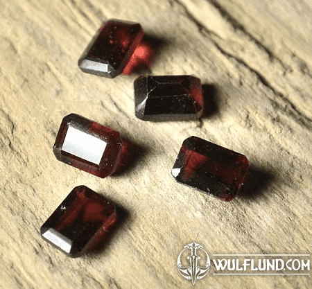 GARNET ALMANDINE FACETTED, OCATAGONS, 7 X 5 MM