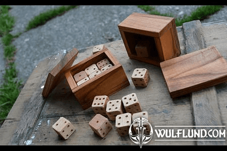 SIX DICES IN A WOODEN BOX