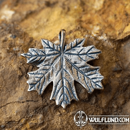 FEUILLE D'ÉRABLE, PENDENTIF EN BRONZE