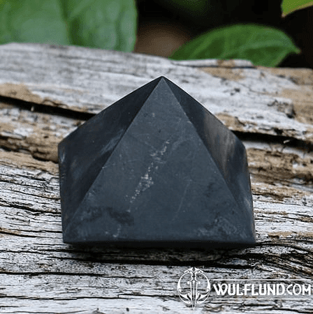 SHUNGITE PYRAMIDE, THE STONE OF LIFE, RUSSIA 3 CM