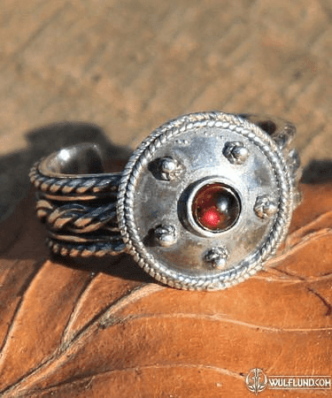 ANTICA ROMA, STERLING SILVER RING WITH GARNET