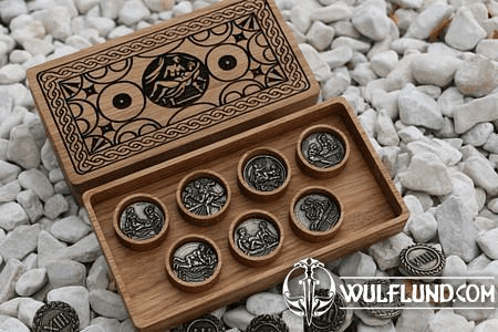 SPINTRIAE, ROMAN TOKENS AND A WOODEN BOX - 7 DAYS OF FUN, ANT. BRASS